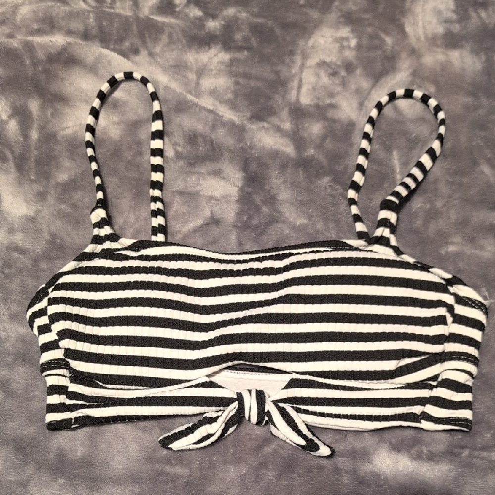 Xhilaration Black and White Tie Front Crop Camisole